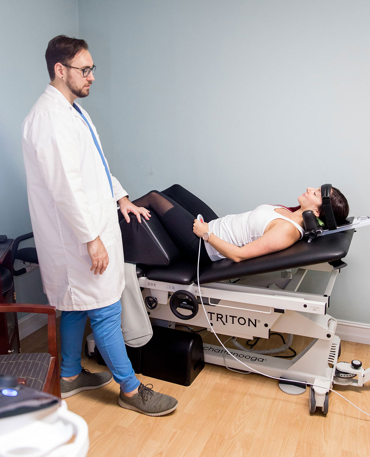 Dr. Matthew Sipe speaking with a patient using the spinal decompression machine